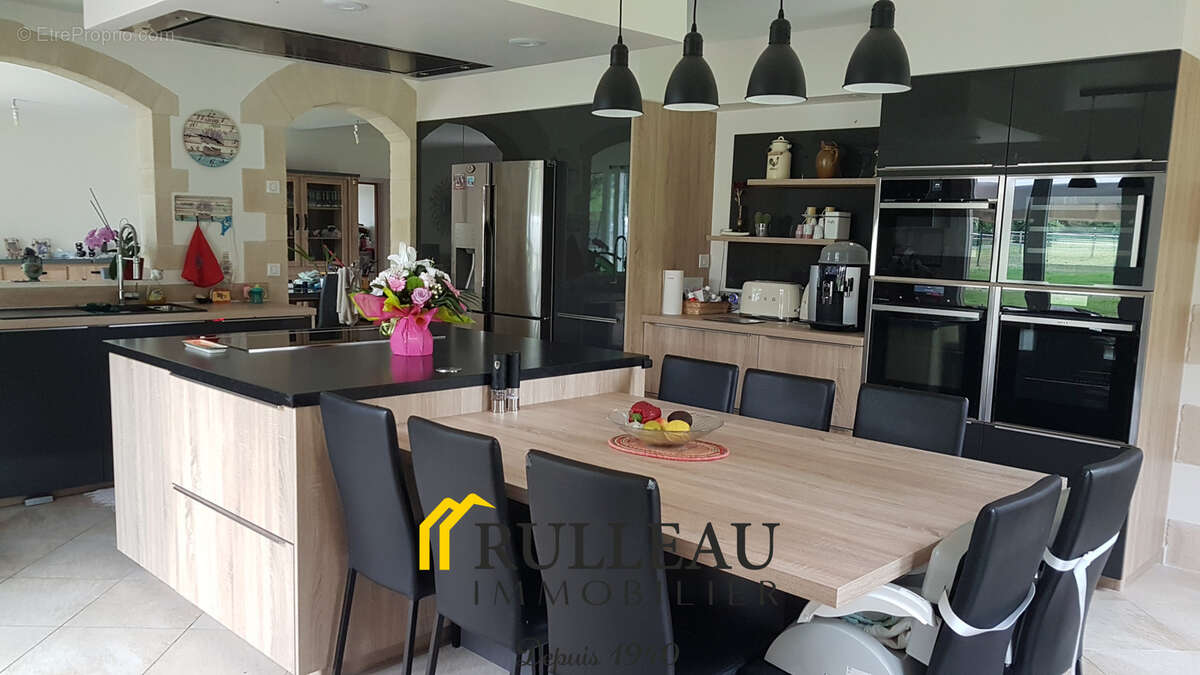 Maison à SAINT-CHRISTOLY-DE-BLAYE