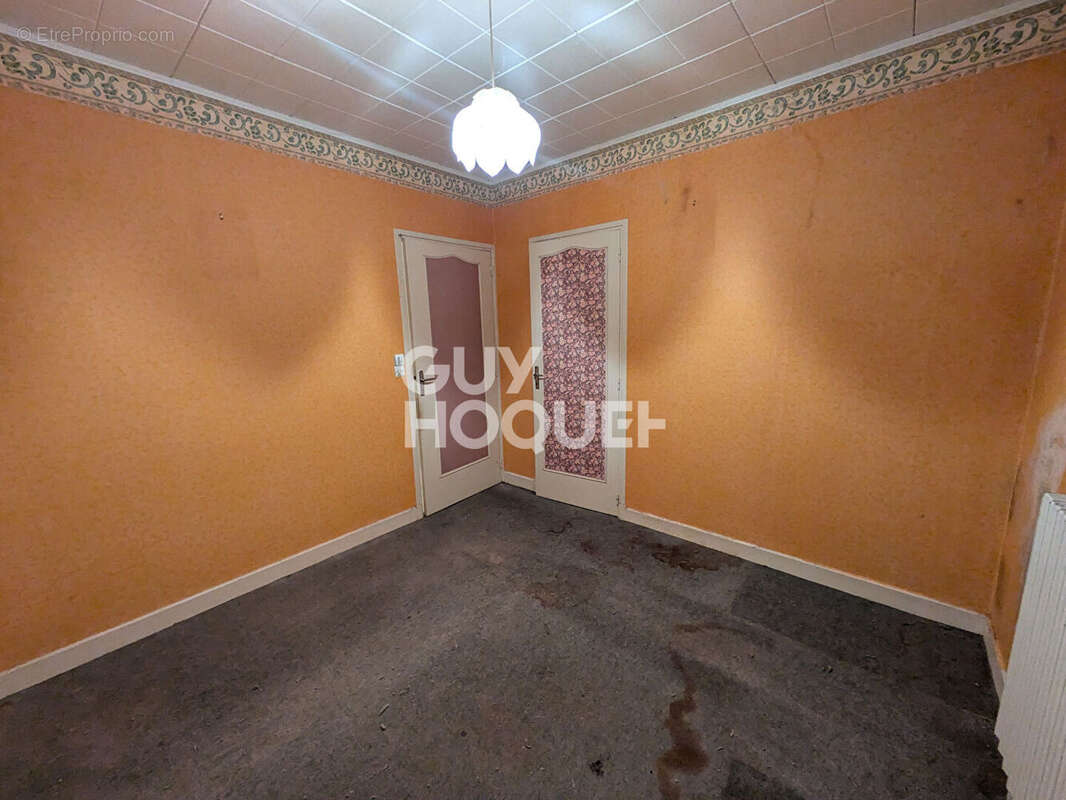 Maison à LAROQUE-DES-ARCS