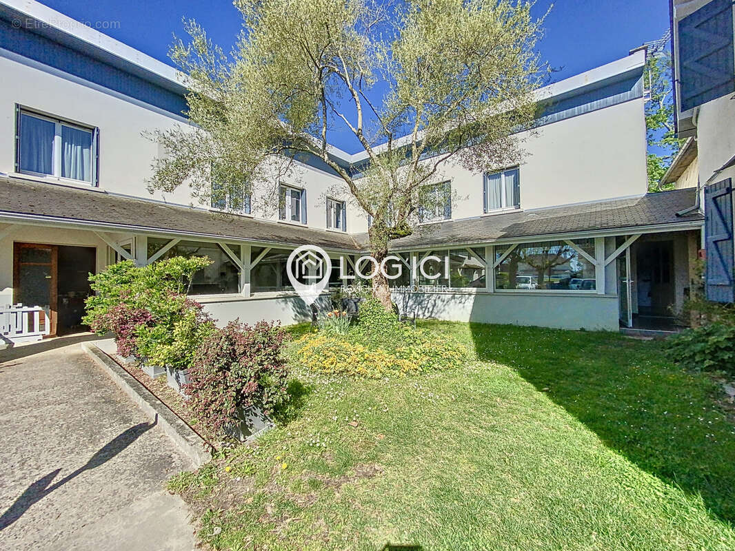 Commerce à SEVIGNACQ