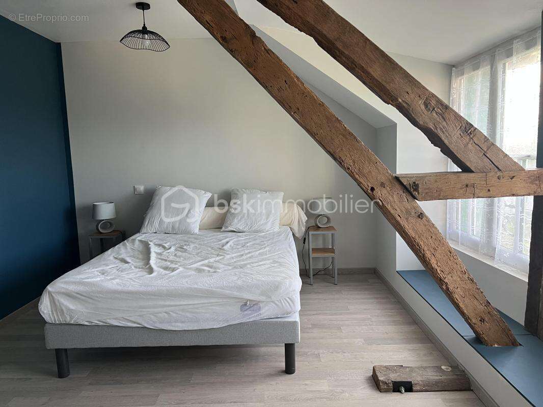 Maison à LE PONT-CHRETIEN-CHABENET