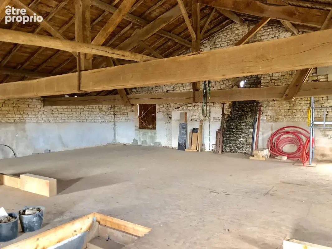 Exceptionnelle maison de campagne avec piscine et terrain de 6000 m². - photo 20