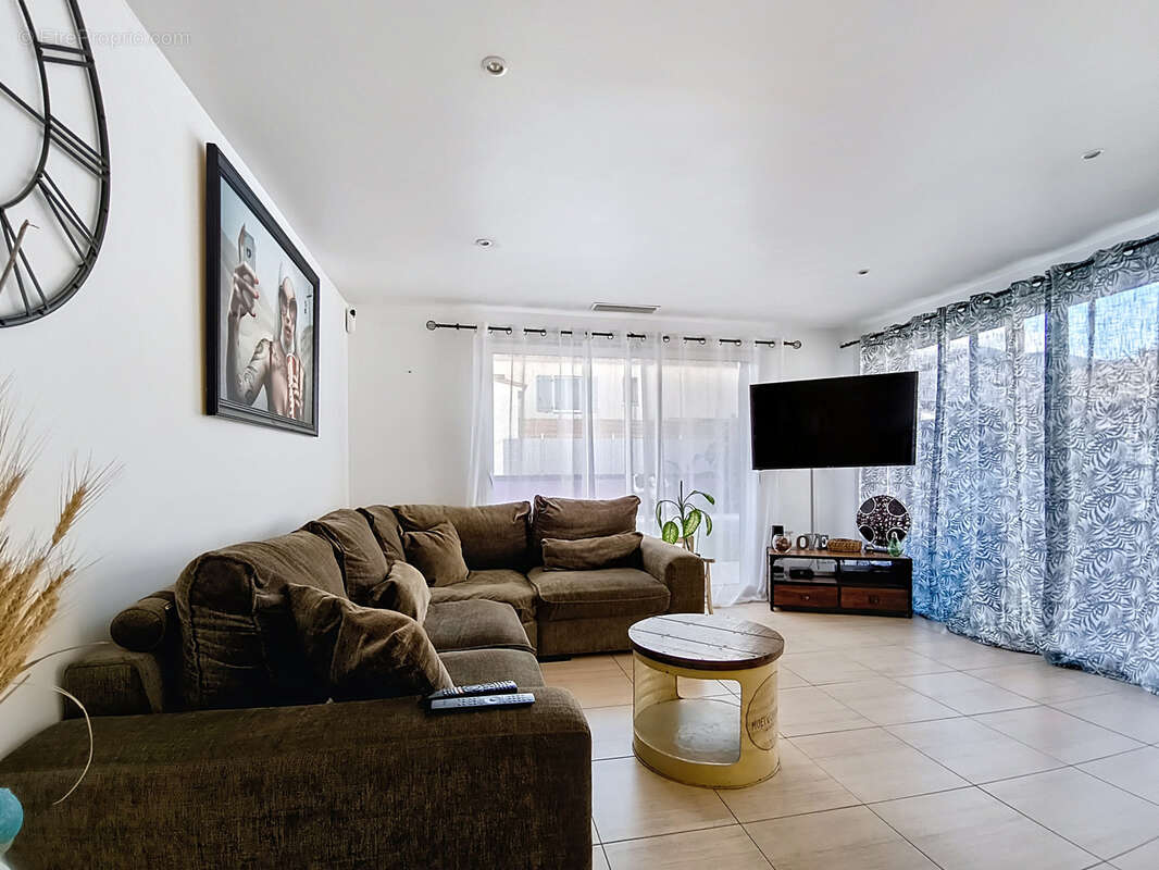 Maison à VILLELONGUE-DELS-MONTS