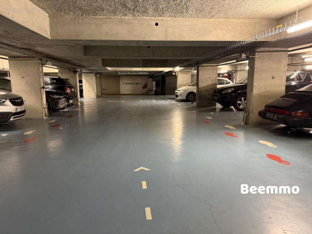 Parking à PARIS-3E