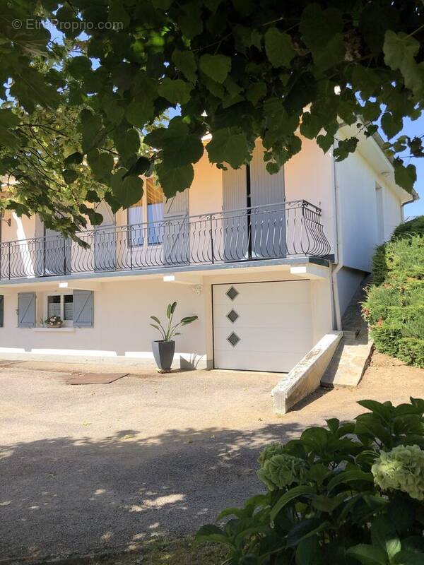 Maison à SAINT-LEONARD-DE-NOBLAT