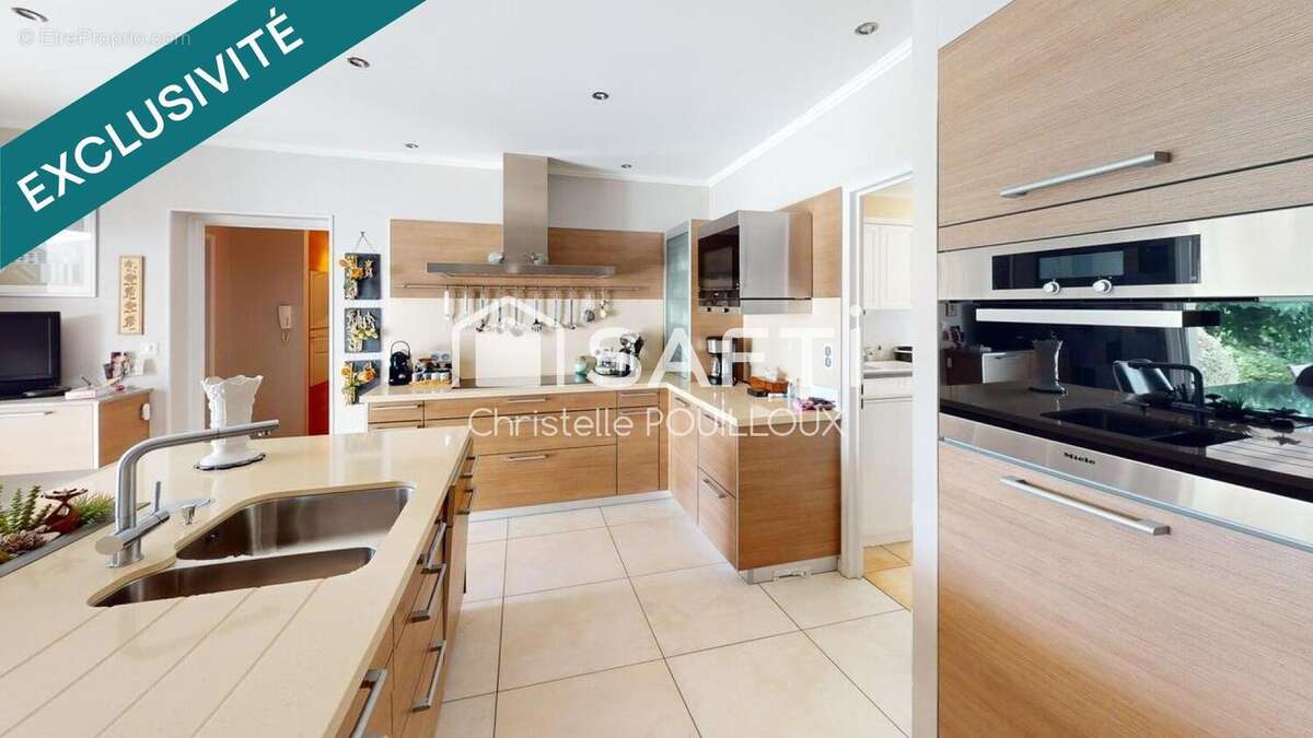 Maison 250 m² à Benet  - photo 6