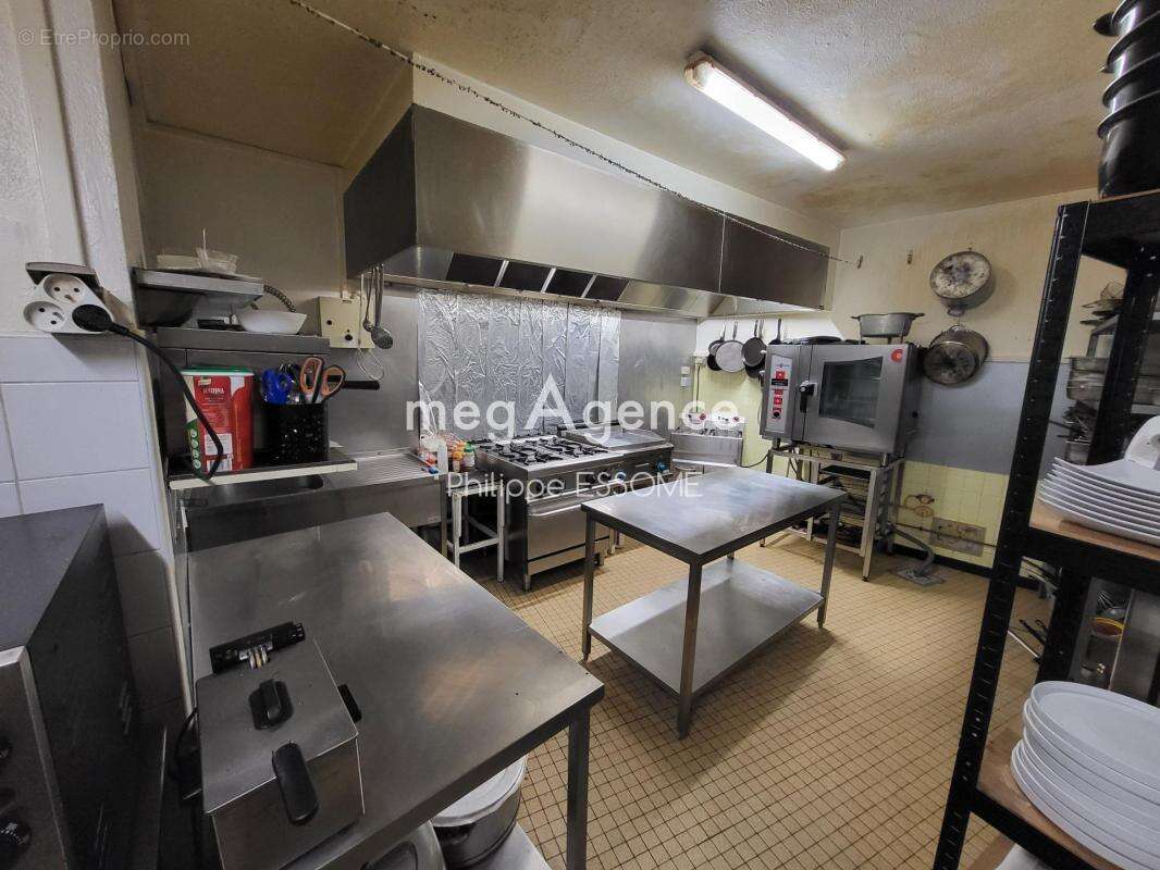 Commerce à SAINT-PIERRE-DE-TRIVISY