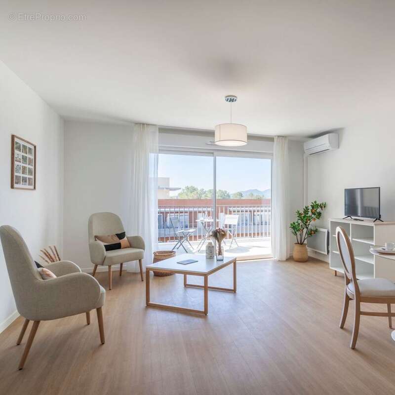 Appartement à ROQUEBRUNE-SUR-ARGENS