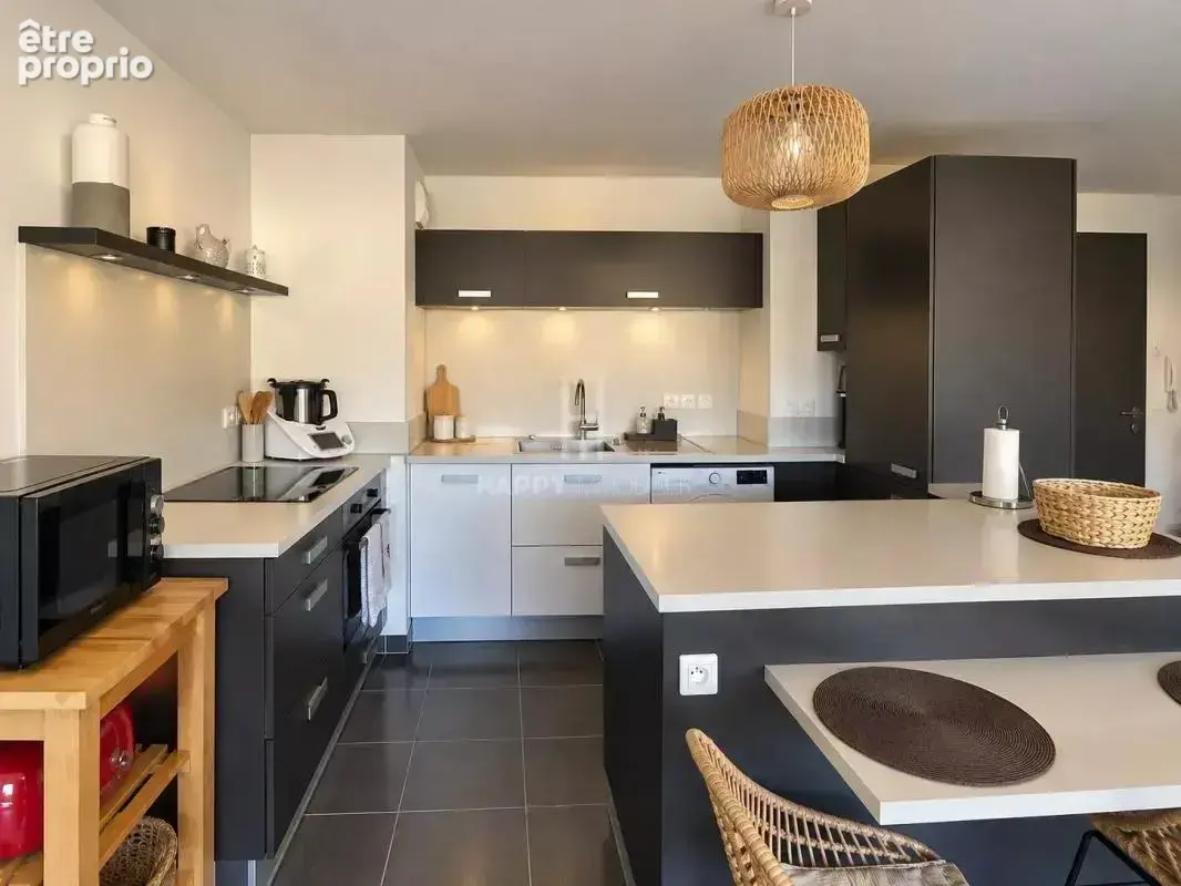 Appartement en résidence sécurisée centre village - photo 4