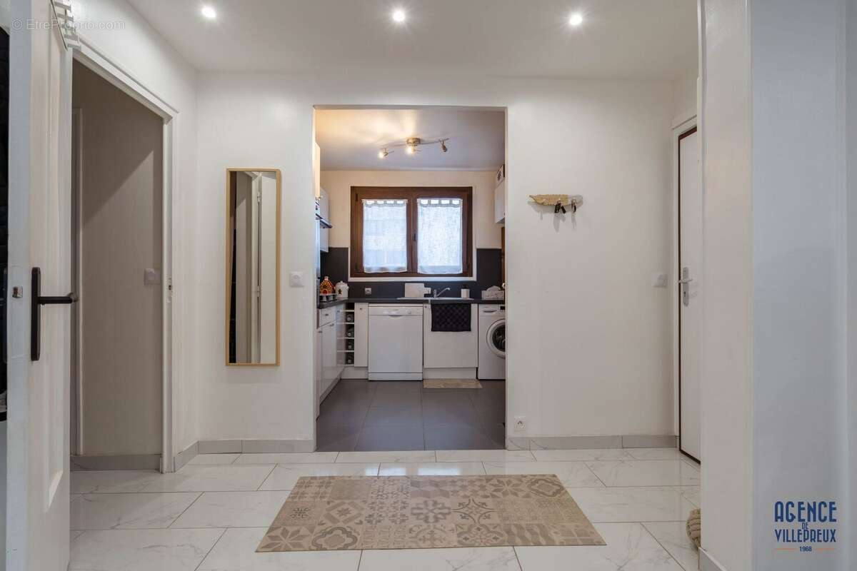 Appartement à LES CLAYES-SOUS-BOIS