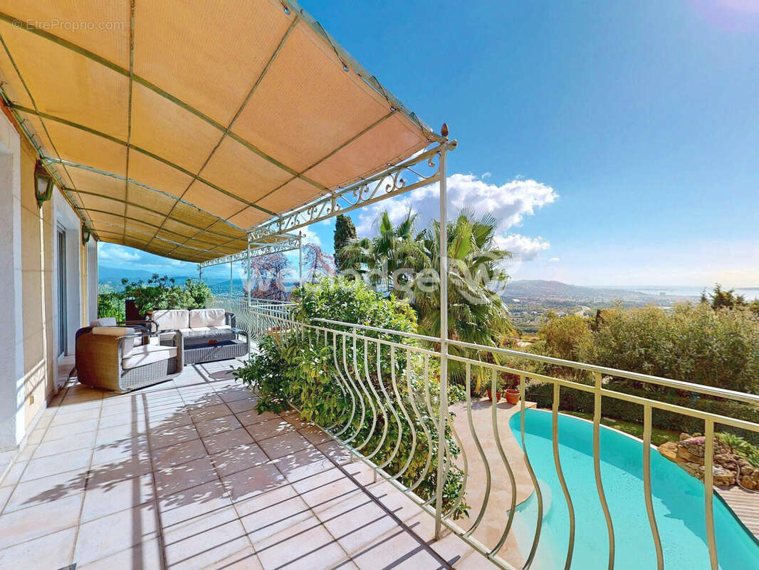 Maison à MANDELIEU-LA-NAPOULE