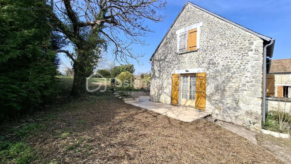 Une belle longere avec dependances - photo 3