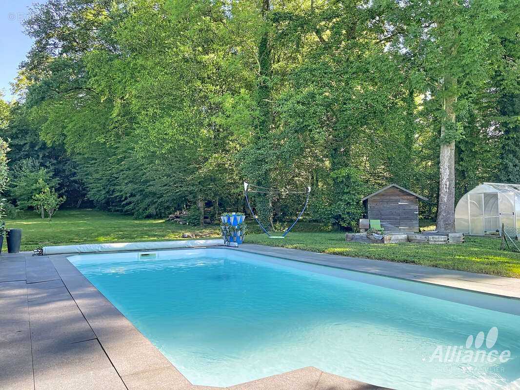 Maison de prestige de 162 m2  avec 4 chambres en lisière de forêt   Cadre atypique - photo 2