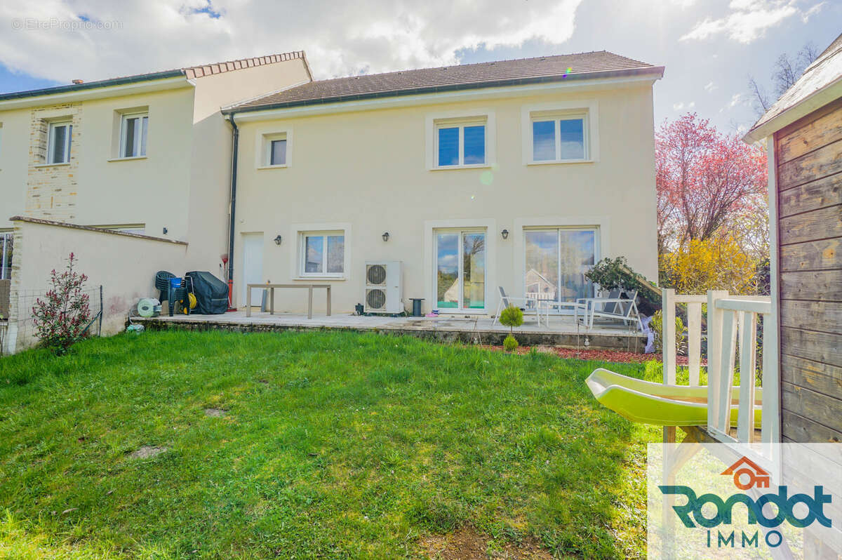 Maison à IS-SUR-TILLE