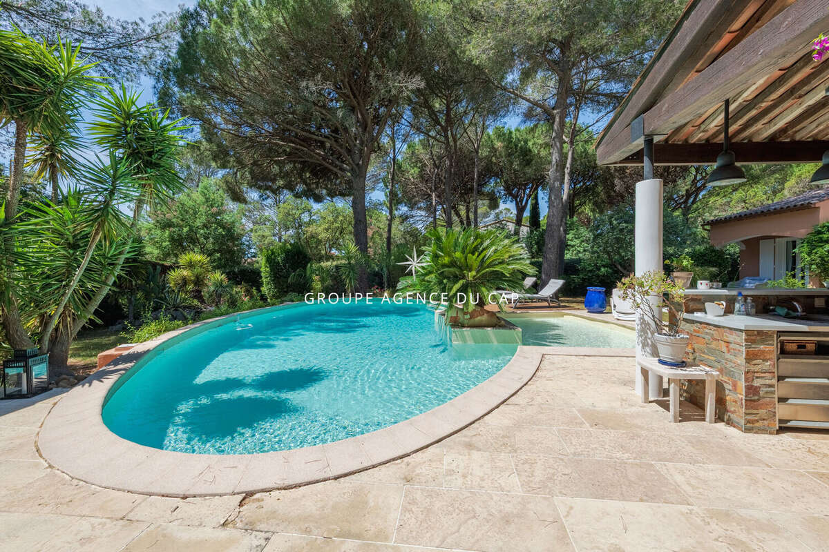 Valescure proche commerces et golfs villa 5 pieces avec piscine - photo 12