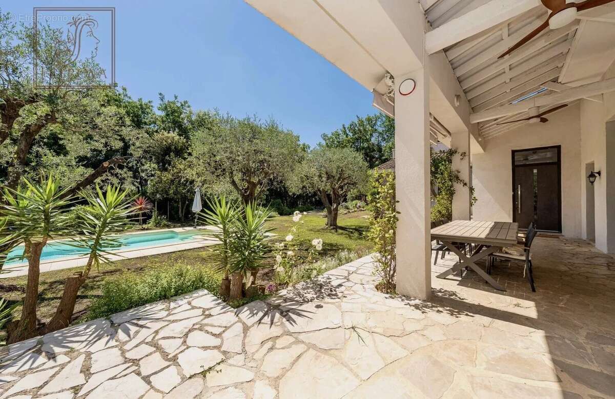 Maison à TOURRETTES-SUR-LOUP