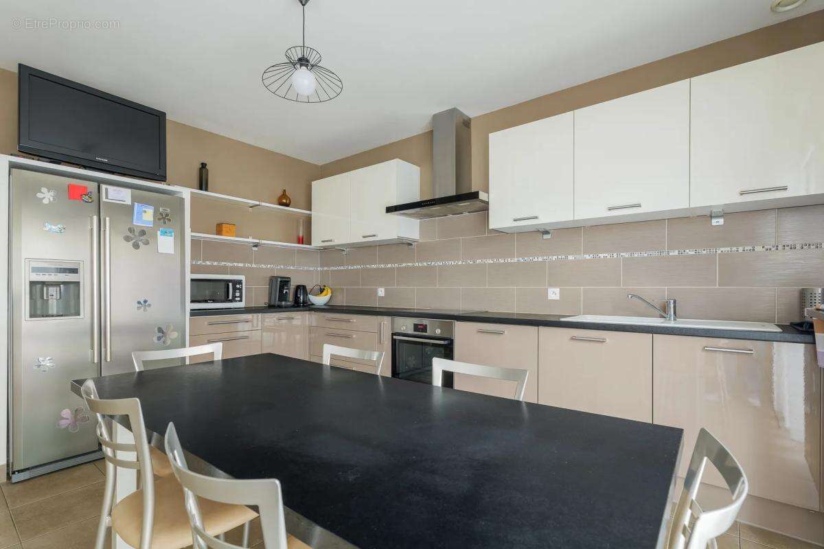 Maison de 9 pièces de 236 m² à Ozoir-la-Ferrière - photo 4