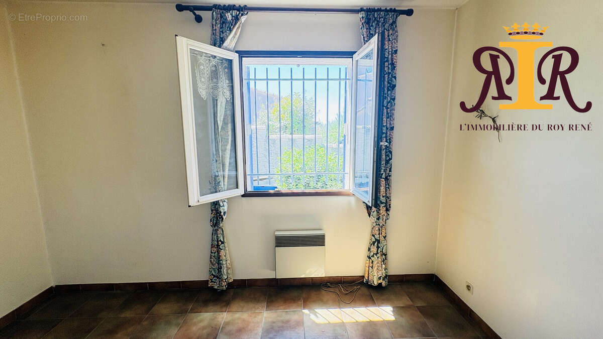 Maison 101 m² à Saint-Chamas  - photo 8