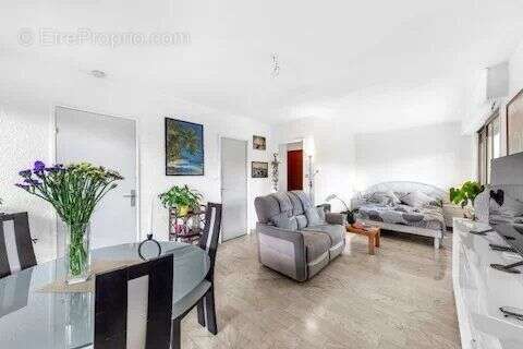 Appartement à VALLAURIS