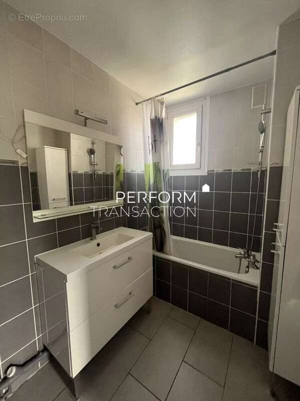 Appartement à SAINT-MARTIN-D&#039;HERES