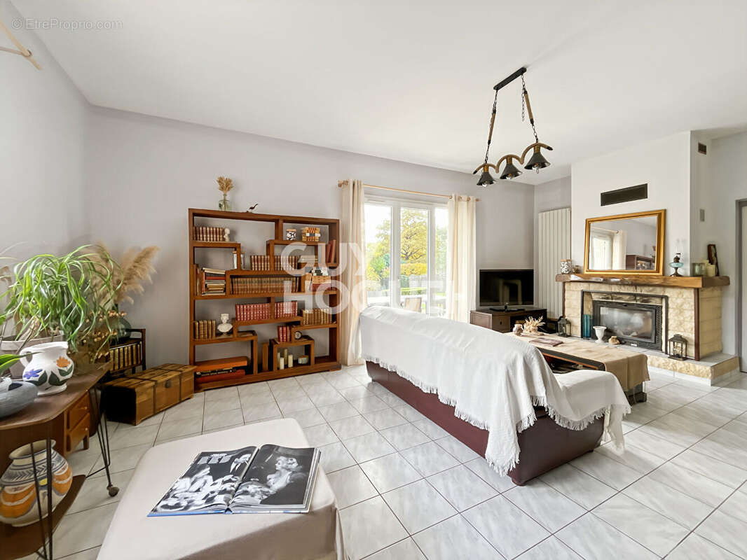 Maison à FONTENAY-TRESIGNY