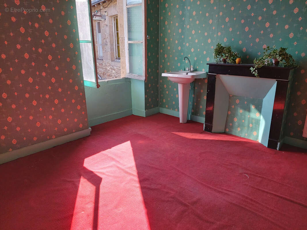 Maison à SAINT-SORNIN-LEULAC