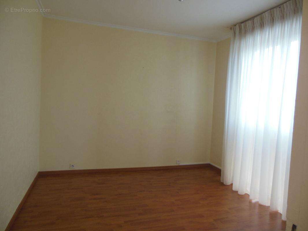 Marché central - 2 pièces 50 m2 - Balcon, Cave, Parking et Ascenseur - photo 12