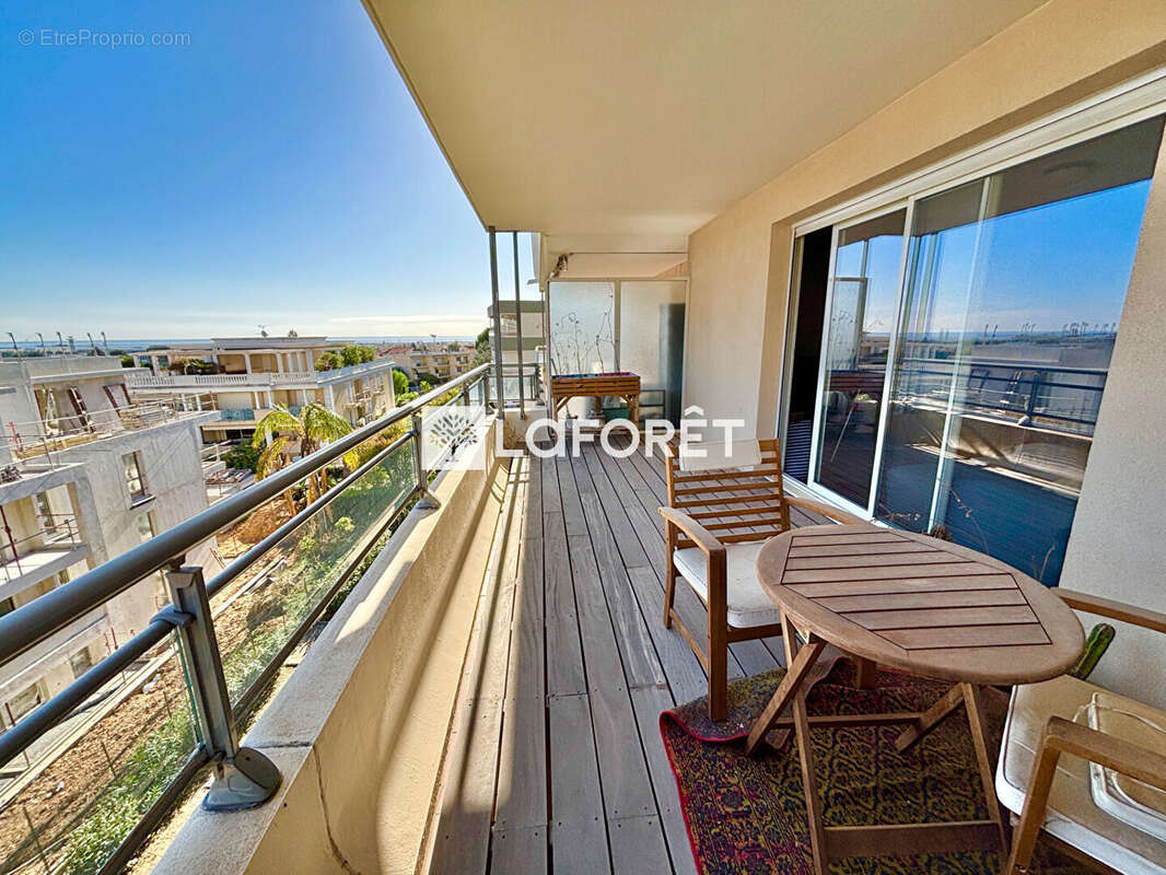 Appartement à SAINT-LAURENT-DU-VAR