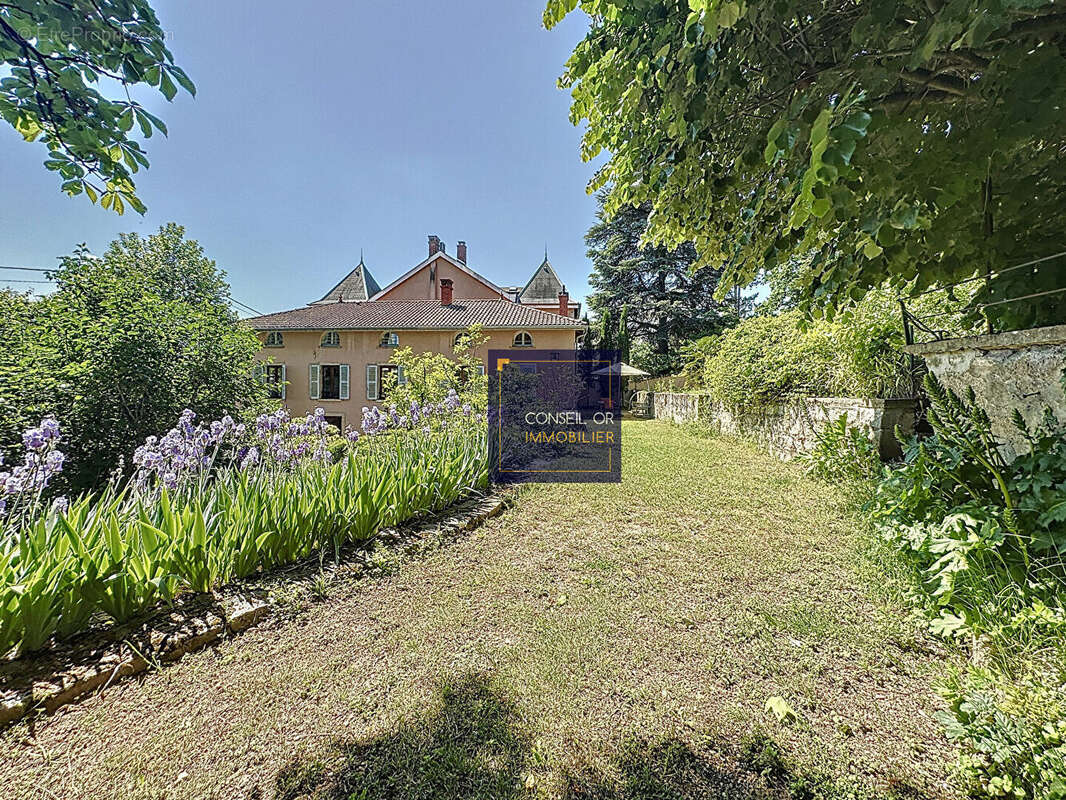 Maison à SAINT-GENIS-LAVAL