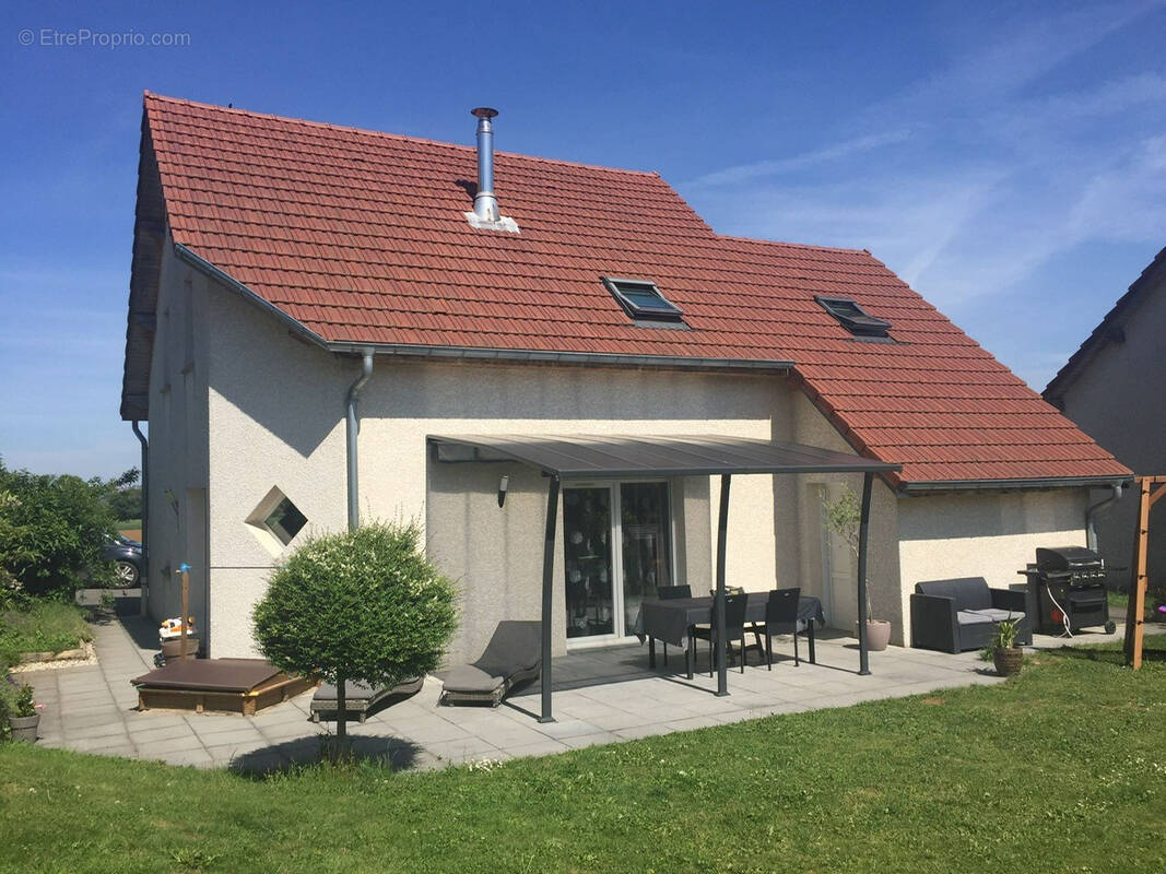 Maison à MAMIROLLE