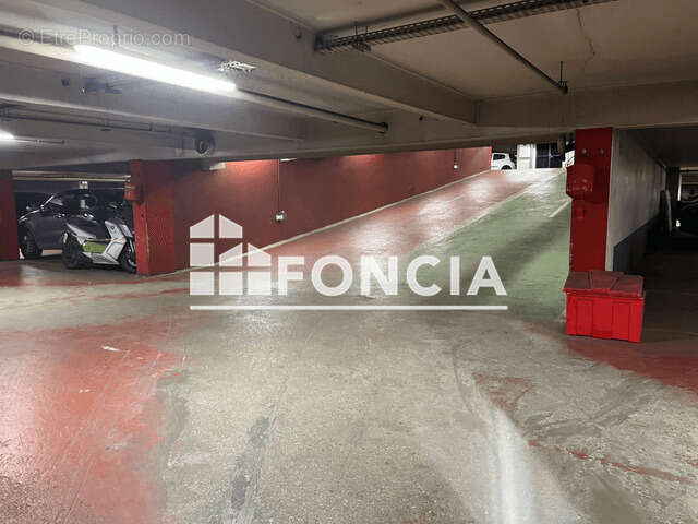 Parking à PARIS-10E