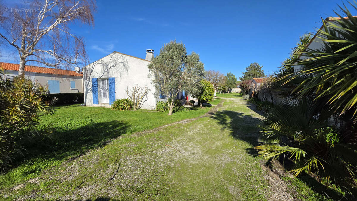 Maison à LA BREE-LES-BAINS