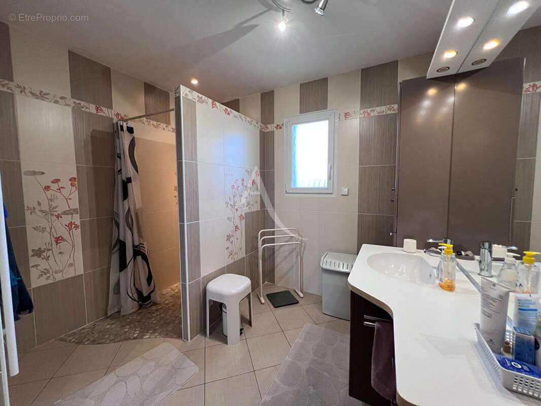 Maison à BEAULIEU-SOUS-LA-ROCHE