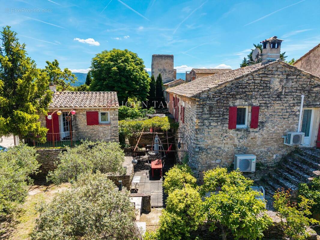 Maison à GORDES