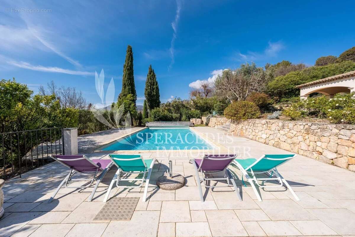 Maison à TOURRETTES-SUR-LOUP