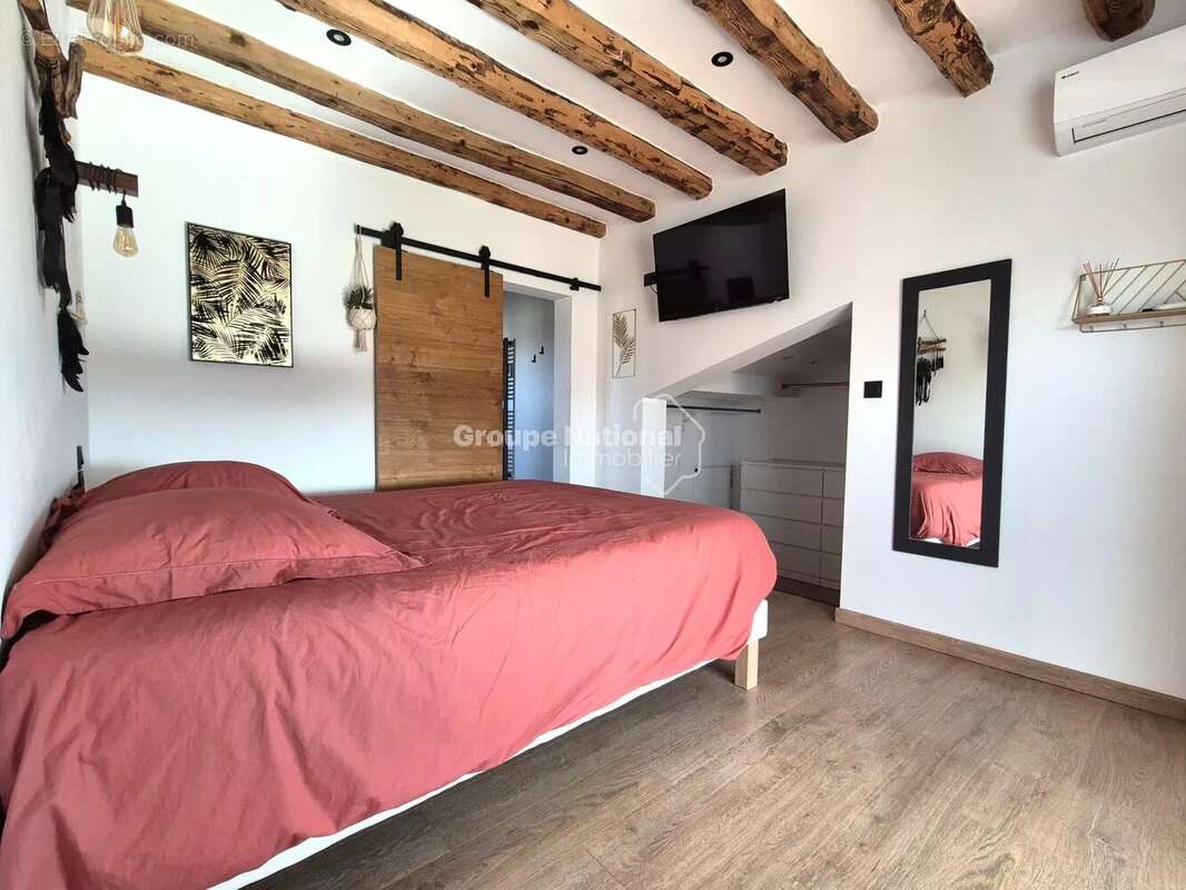 Maison à ENTRAIGUES-SUR-LA-SORGUE