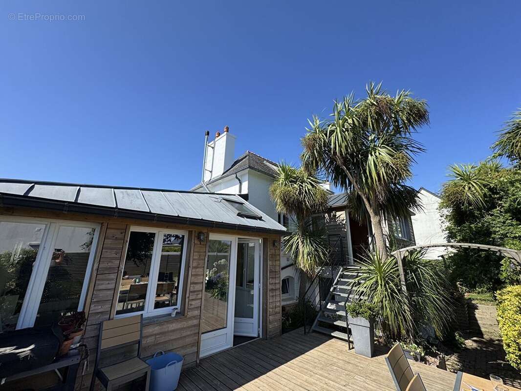 Maison à LE RELECQ-KERHUON