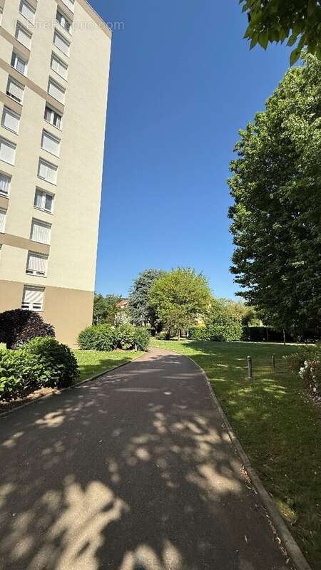 COUP DE CUR  Appartement 4 pièces entièrement rénové, lumineux, avec balcon et parking - photo 16