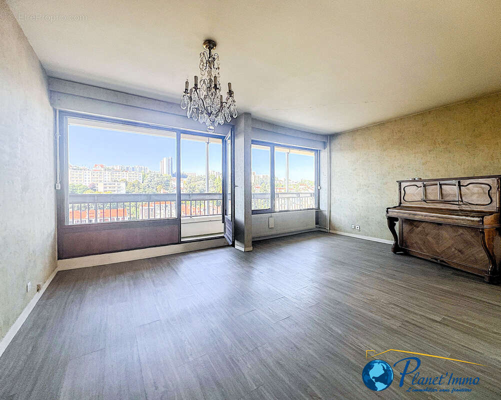 Appartement à SAINT-ETIENNE