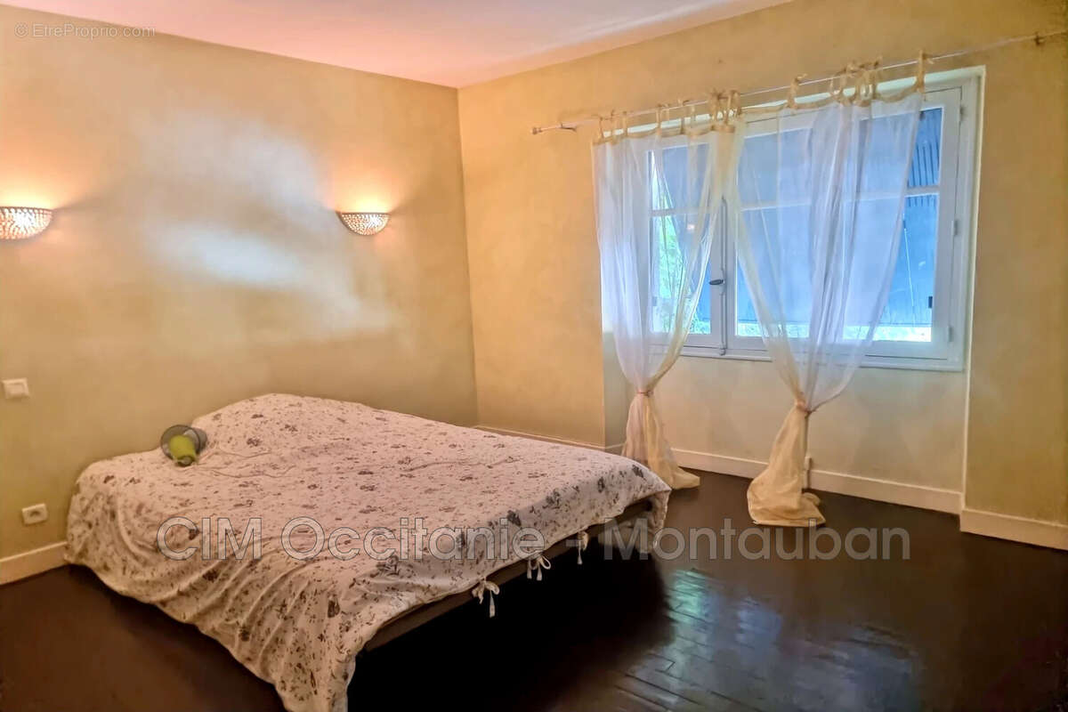Maison 125 m² à Saint-Antonin-Noble-Val  - photo 4