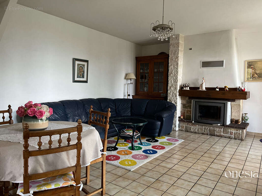 Maison à EYSUS