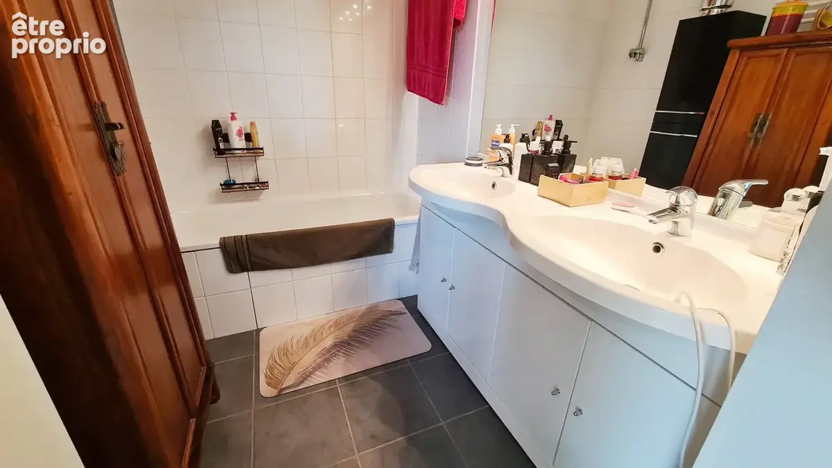 Appartement T2bis à vendre loué à Vichy, balcon et parking. - photo 6