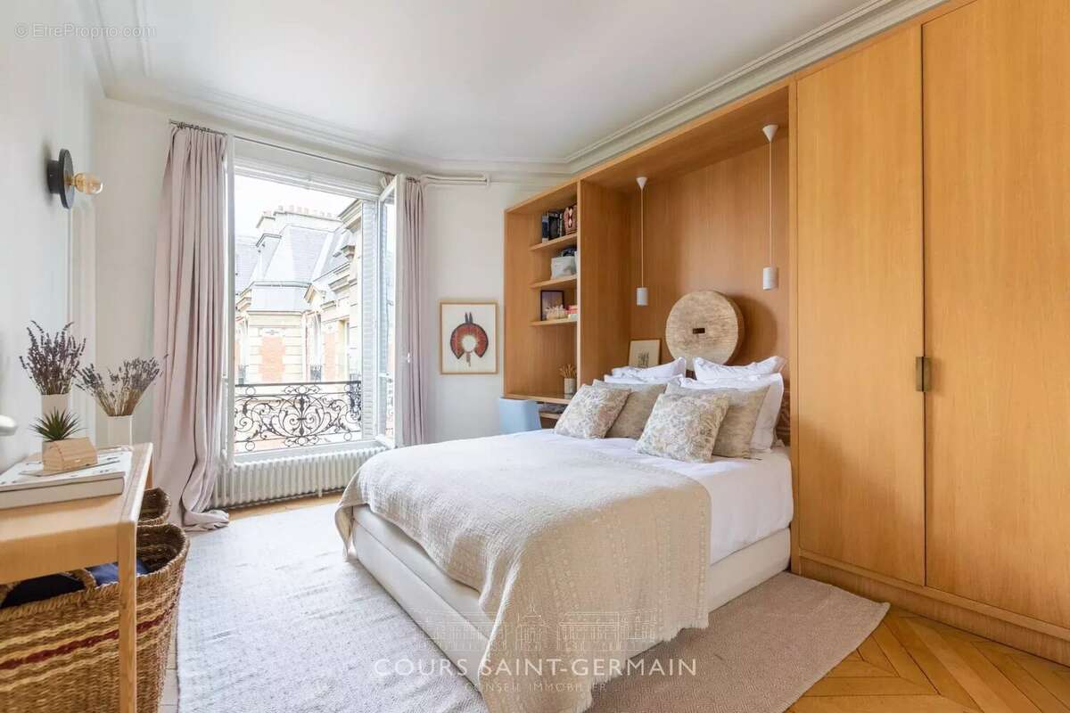 Appartement à PARIS-16E