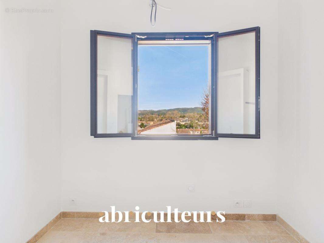 Maison de village rénovée, toutes commodités à pied en vente à Lambesc (13410) - photo 16