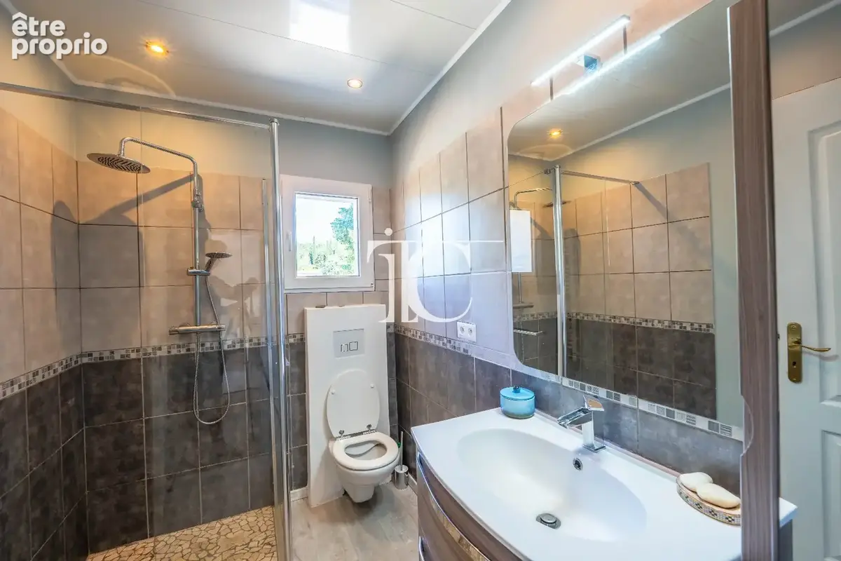 Villa 111m² habitables 629m² de terrain proche centre village des vans - photo 7