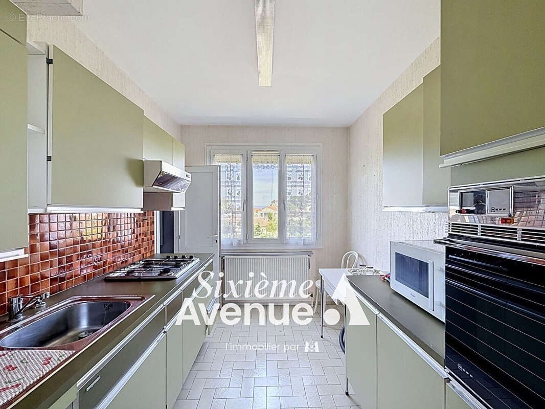 Appartement à DECINES-CHARPIEU
