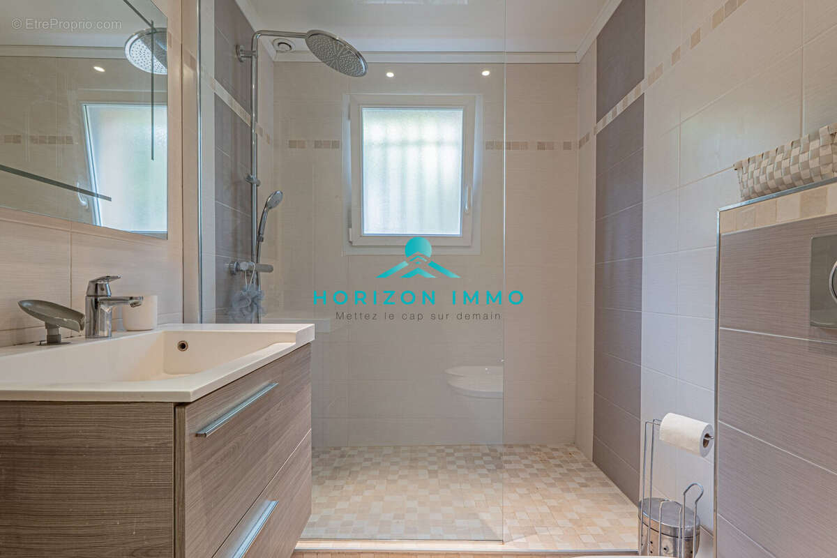 Maison à SAINT-LAURENT-DU-VAR