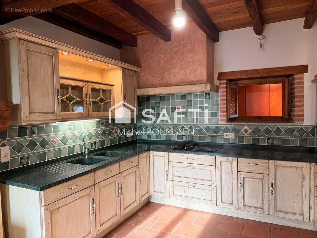 Maison 140 m² à Saint-Bonnet-Troncais  - photo 8