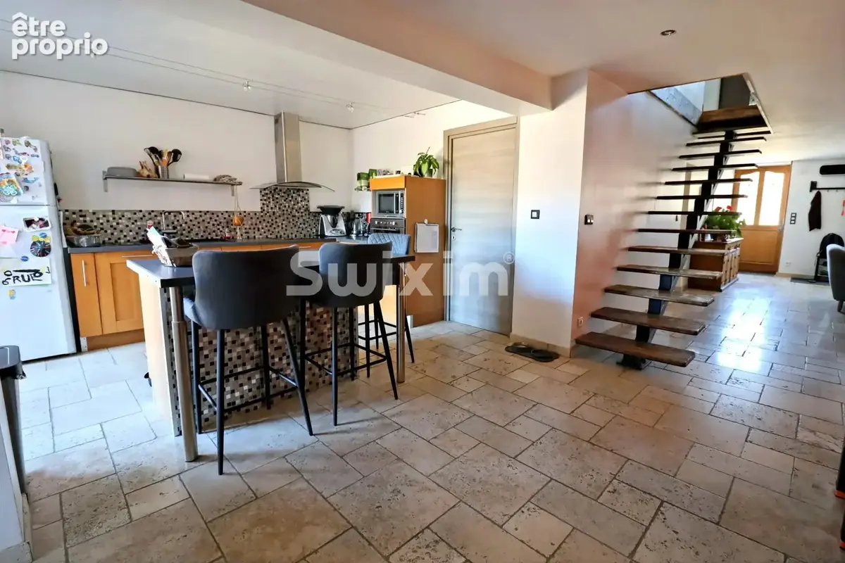 Maison rénovée à neuf, 4 chambres, grand jardin avec carport et cours fermée. - photo 2
