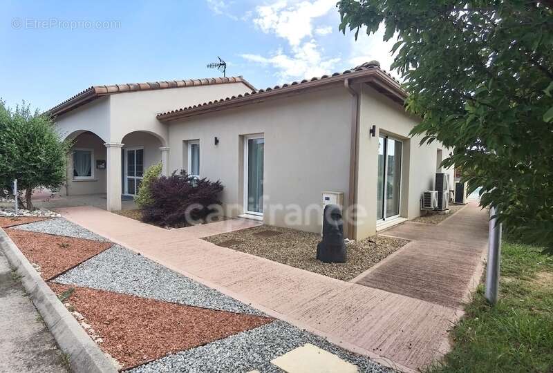Dpt Gard (30), à vendre maison P3 de 91 m², terrasse, terrain d'environ 65m2, garage, place de parking, copropriété, piscine - photo 23