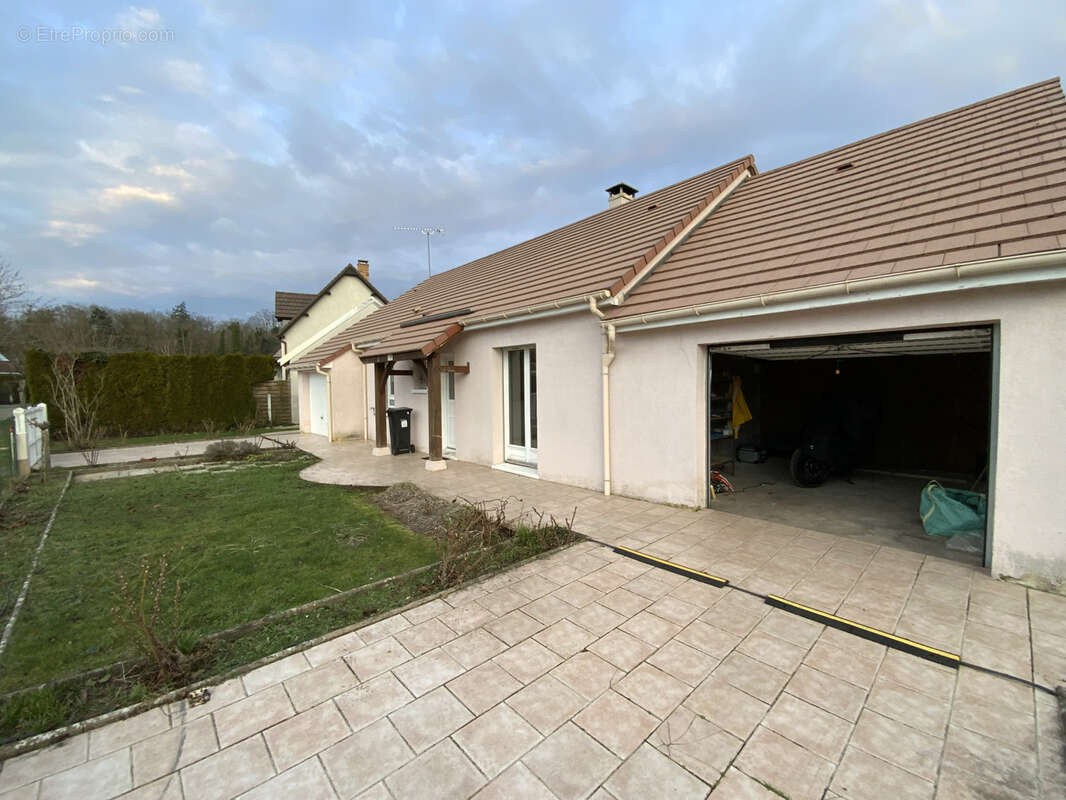 Maison à ANGERVILLE-LA-CAMPAGNE